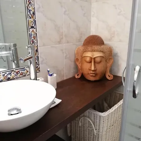 度假居 Near Yumbo 200 Meters From The *