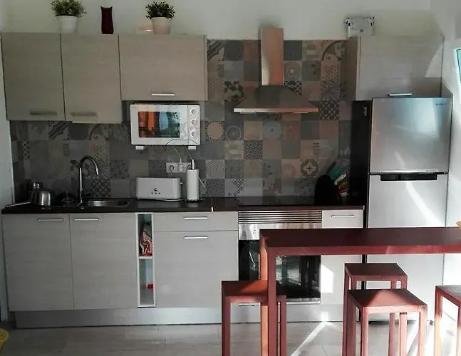 Near Yumbo 200 Meters From The Tatil Evi *